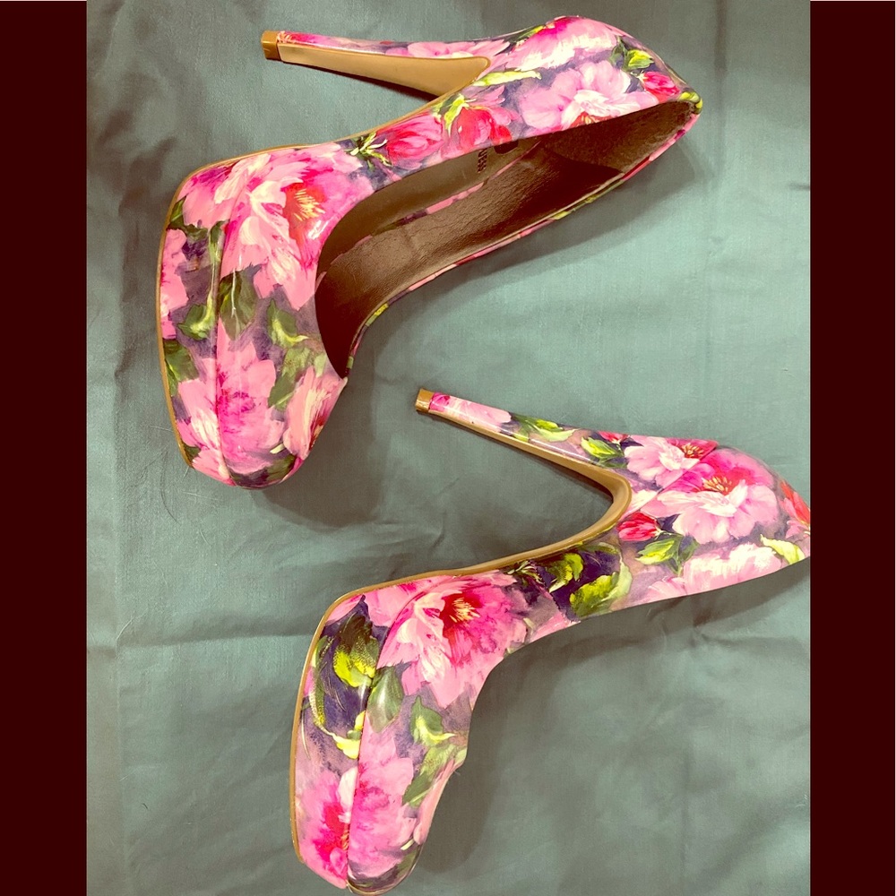 Floral heel